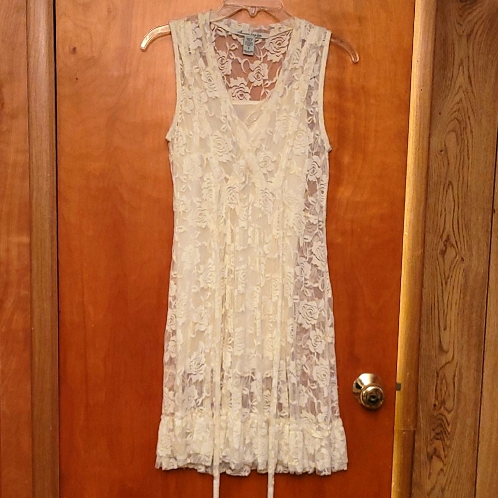 Gorgeous cream lace sleeveless dress